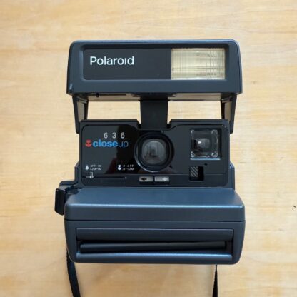 Polaroid 636 Close Up Instant Camera + Box and Manual - Image 3