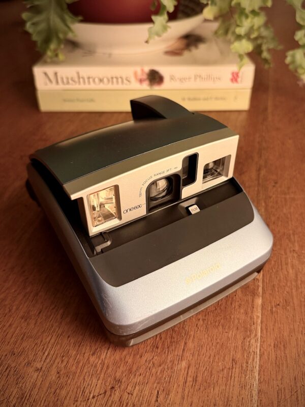 Polaroid ONE600 Classic - Instant film camera