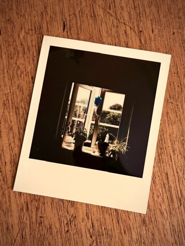 Polaroid ONE - Instant film camera - Image 2