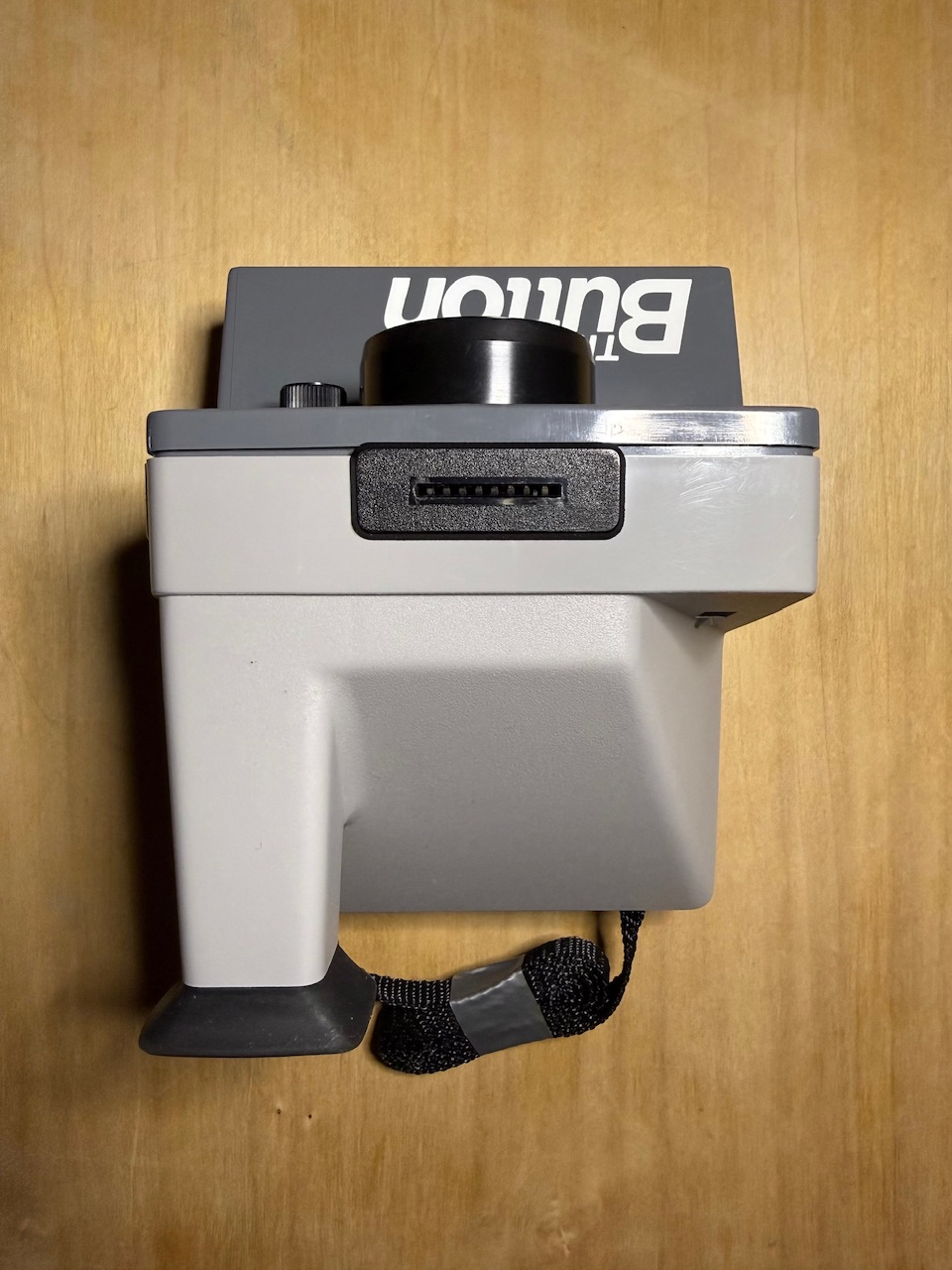 Polaroid SX-70 ‘The Button’ Land Camera - Image 4